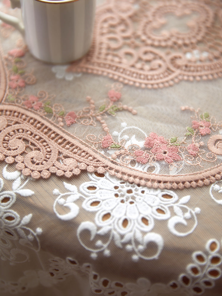 Oval Lace Placemat