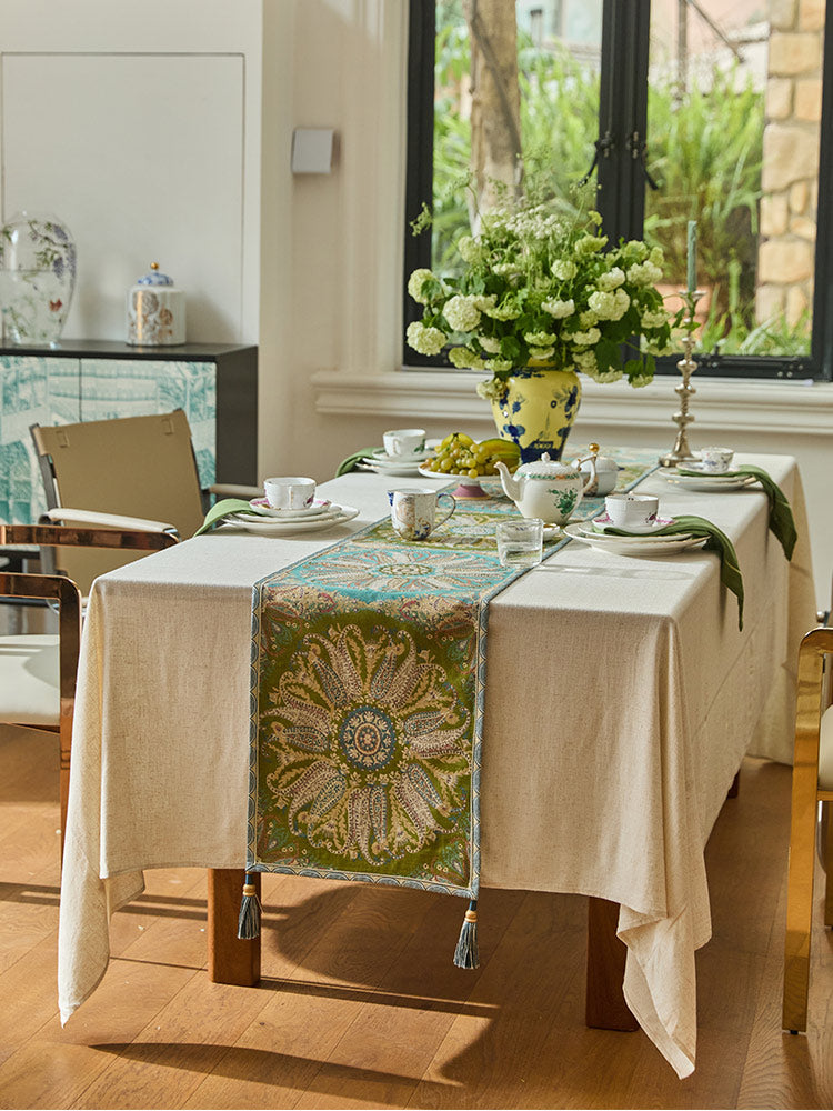 Rosette Eye Table Runner