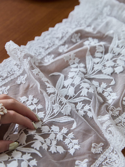 Lily Lace Table Runner