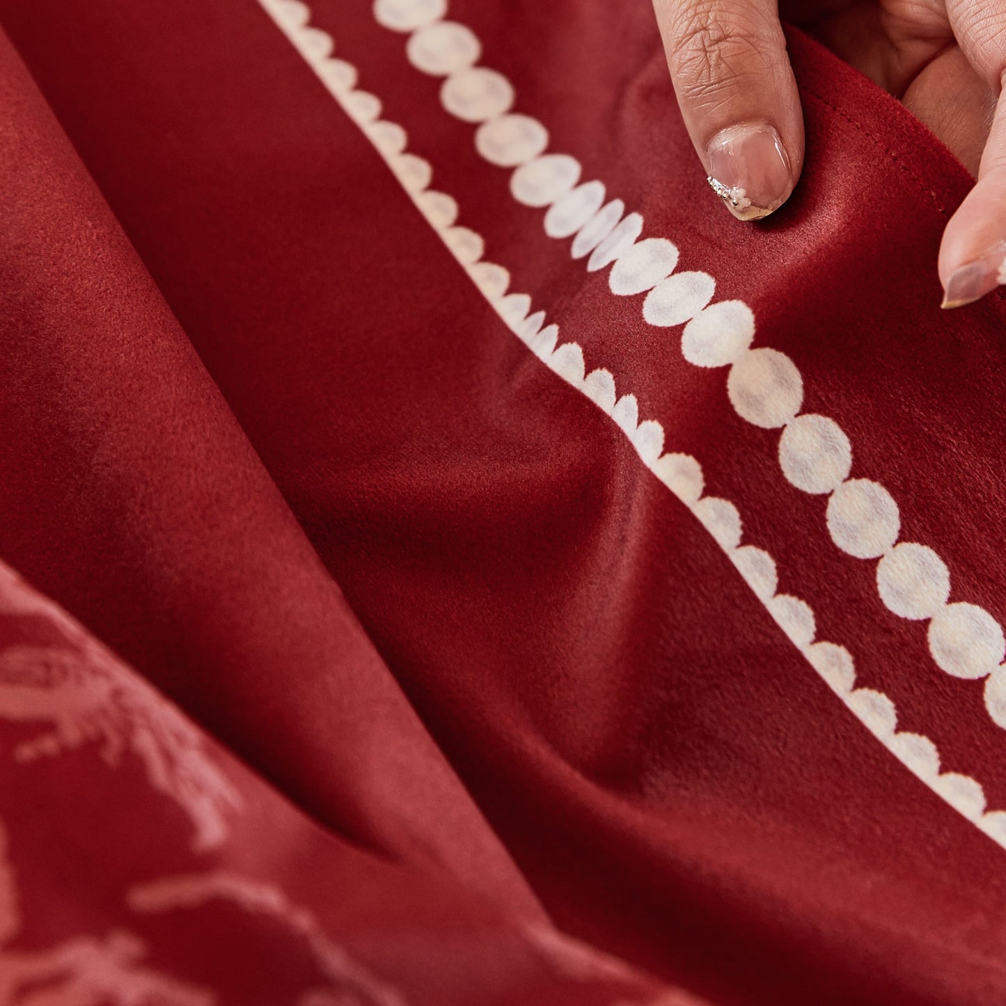 Nabis Elegant Red Floral Printed Custom Tablecloth