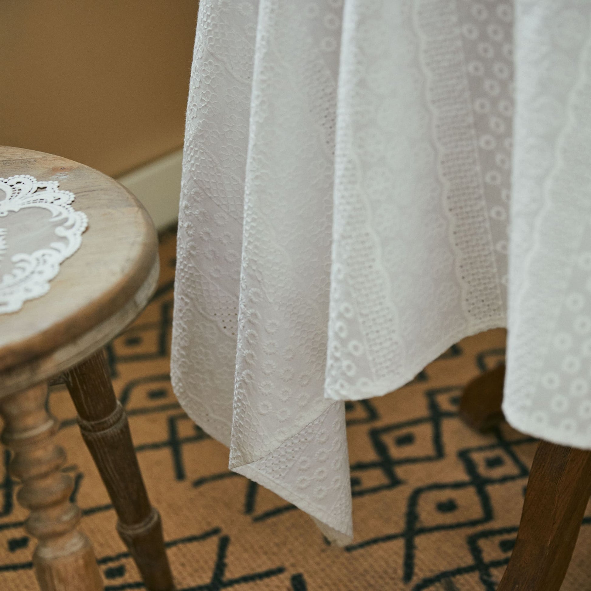 Nabis White Floral Lace Custom Tablecloth Wedding Decor