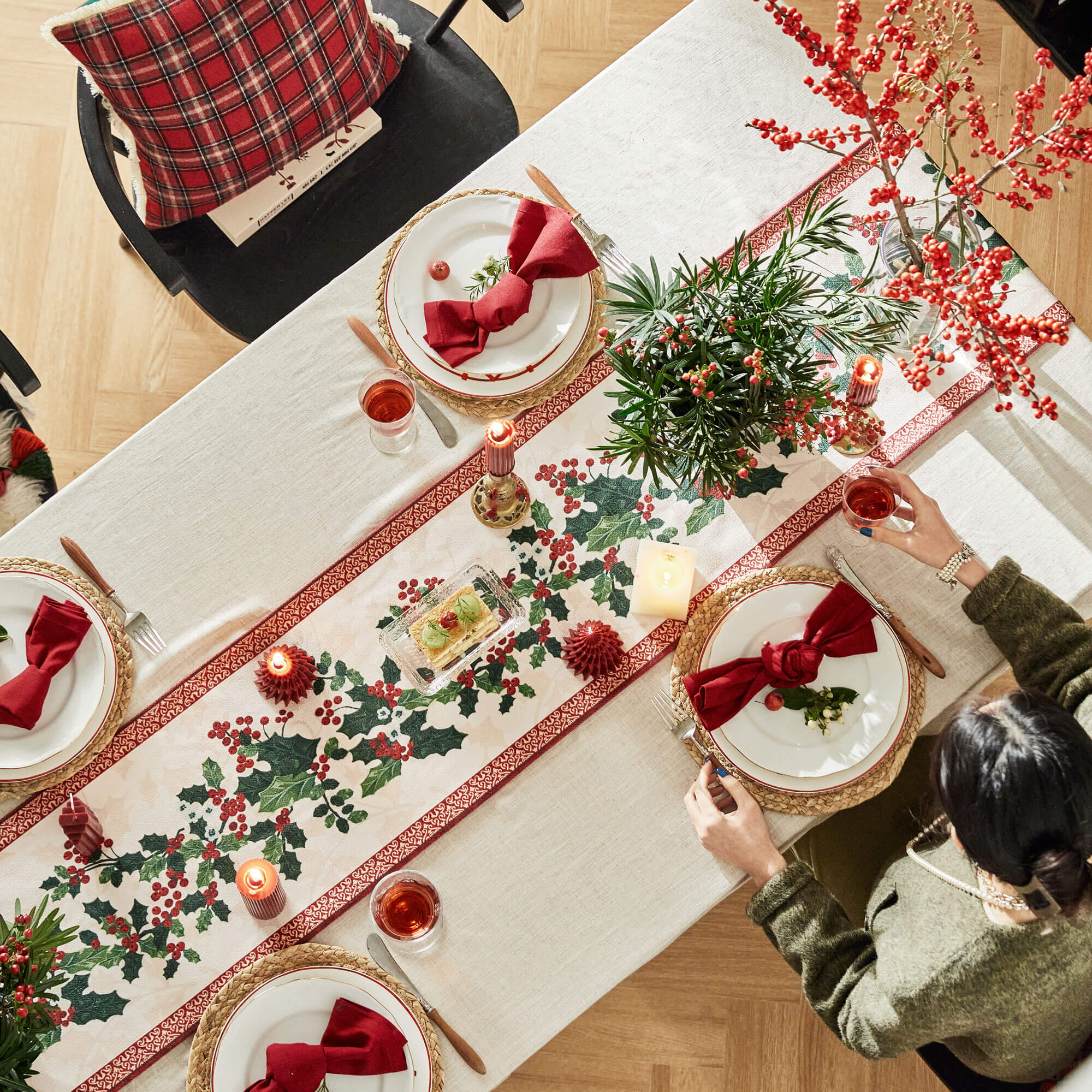 Christmas cardinals table runner; botanical Christmas table runner; holly table runner; Christmas decorations. Approx store 48”x 14”