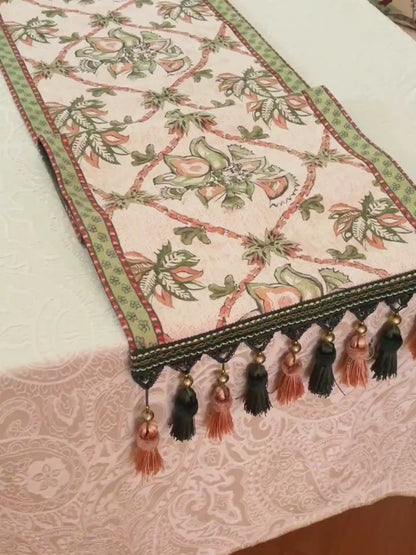 Laurel Retro Floral Tassel Table Runner