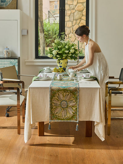 Rosette Eye Table Runner